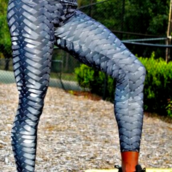 Elastic Band Printed Yoga High Waisted Leggings. One Color Multiple Sizes - Picture 1 of 6